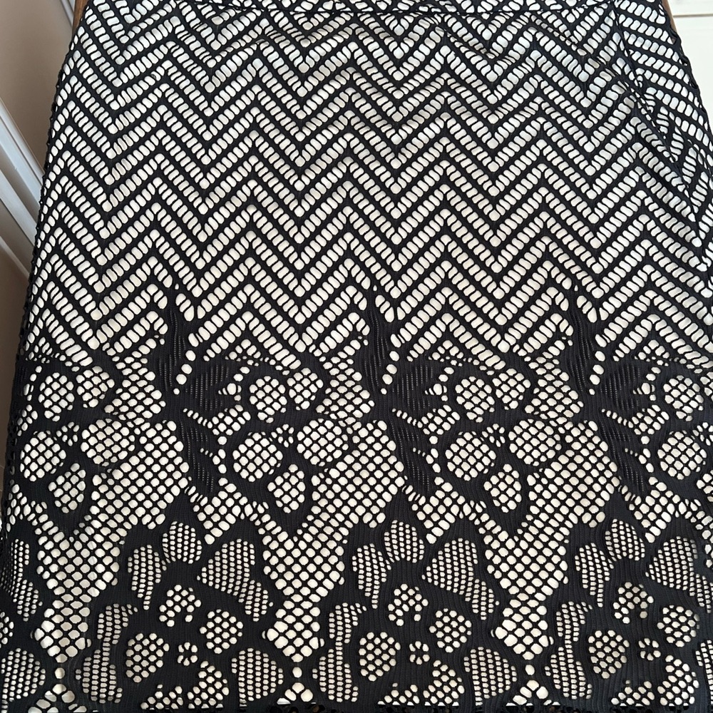 Black lace overlay pencil skirt - Picture 5 of 7